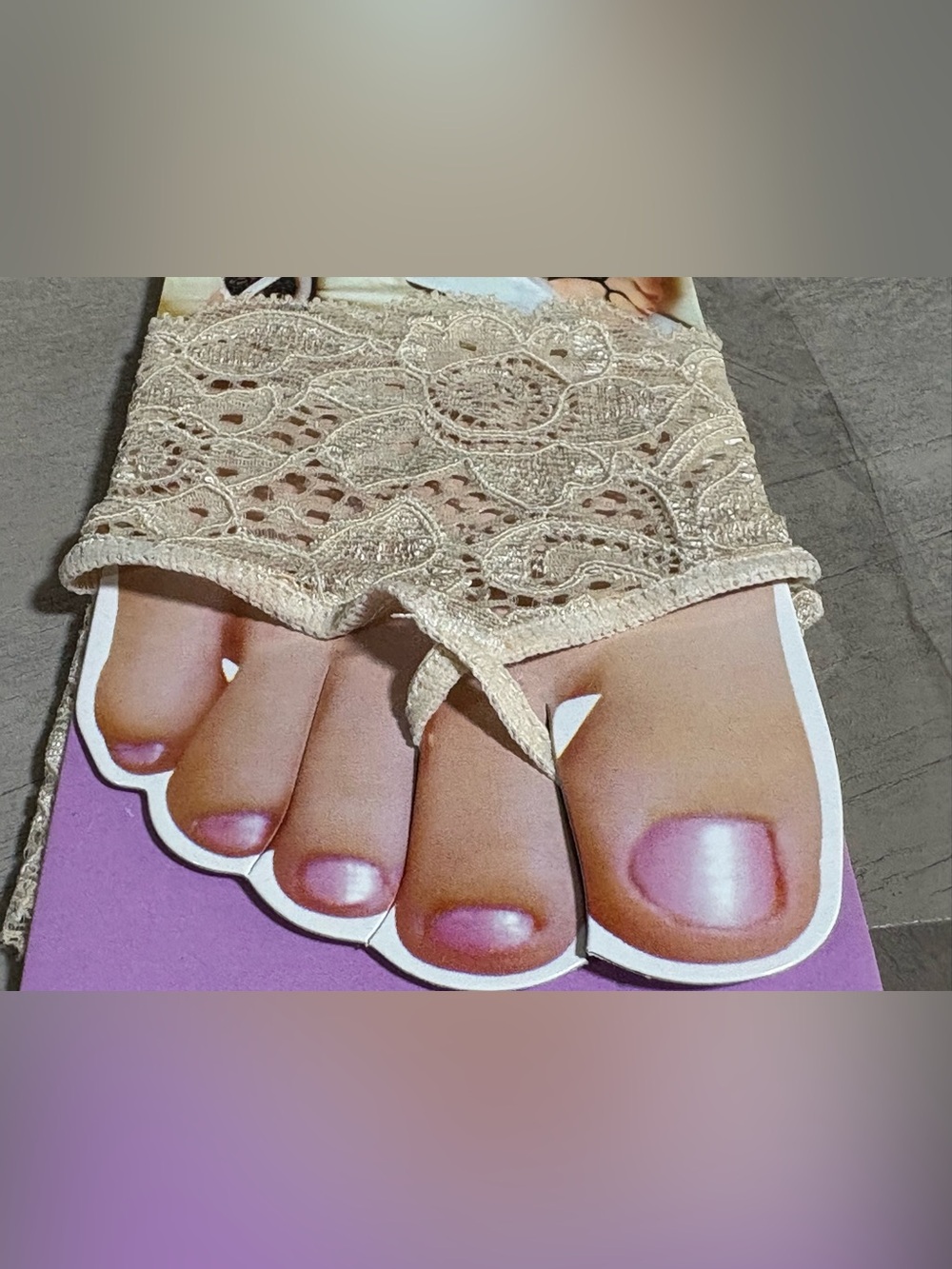 Foot Protector with Lace Design - Picture 6 of 10